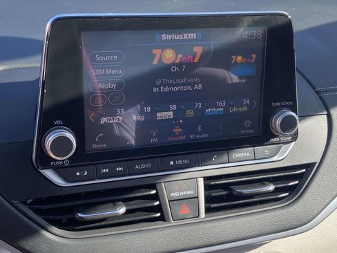 Used 2022 Nissan Altima 2.5 SV w/ SV Premium Package image 16