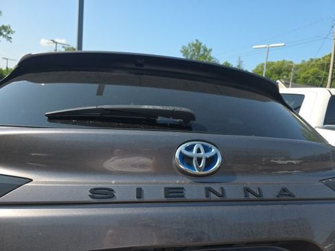 Used 2022 Toyota Sienna XSE w/ XSE Plus Package FWD image 15
