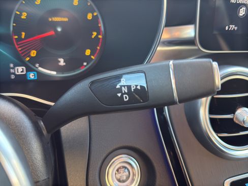 Used 2021 Mercedes-Benz GLC 300 4MATIC image 15