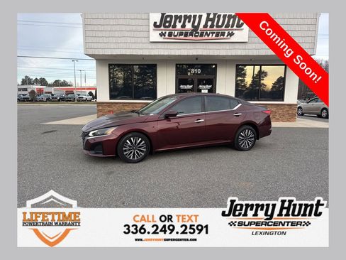 Used 2023 Nissan Altima 2.5 SV image 1