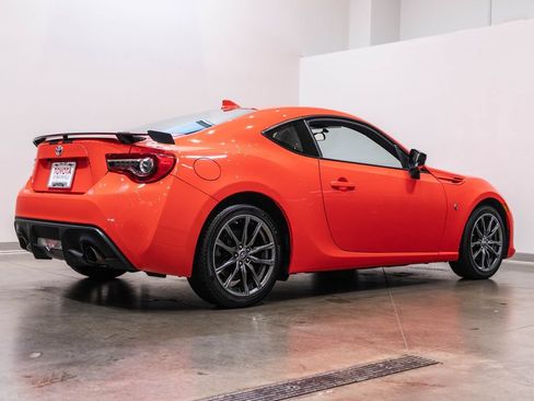 Used 2017 Toyota 86 860 Special Edition RWD image 9