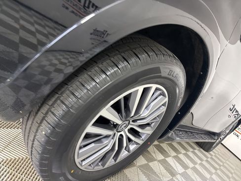 Used 2024 Nissan Armada SL w/ Captain's Chairs Package image 33