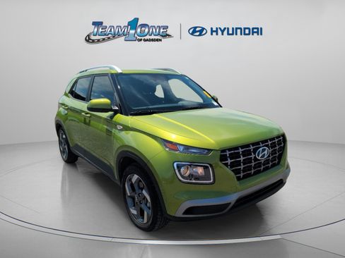 Used 2024 Hyundai Venue SEL FWD image 1
