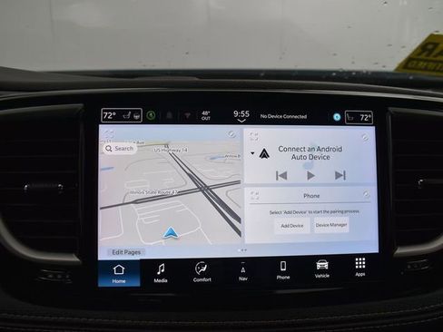 Used 2024 Chrysler Pacifica Select image 21