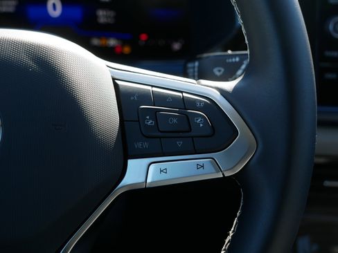 Used 2023 Volkswagen Taos SE image 30