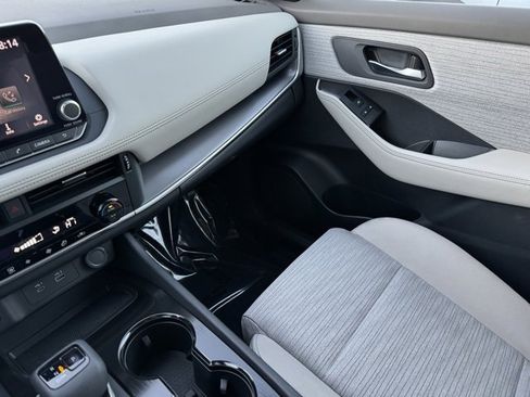 Used 2023 Nissan Rogue SV image 18