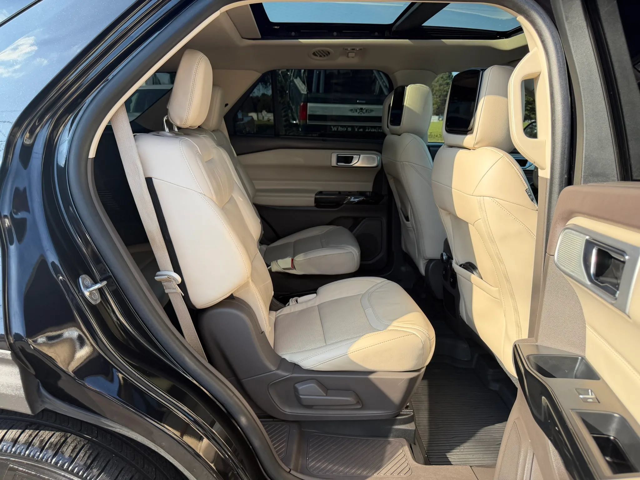 Used 2021 Ford Explorer Platinum w/ Equipment Group 601A AWD/4WD image 31