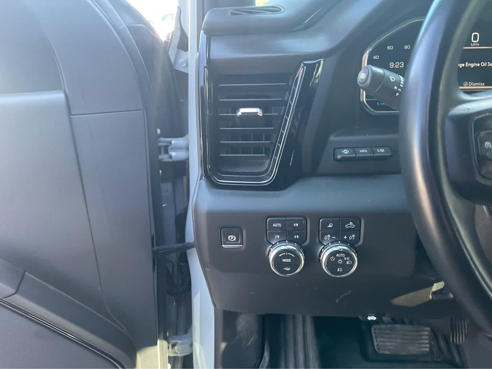 Used 2024 GMC Sierra 2500 AT4 w/ AT4 Premium Plus Package AWD/4WD image 14