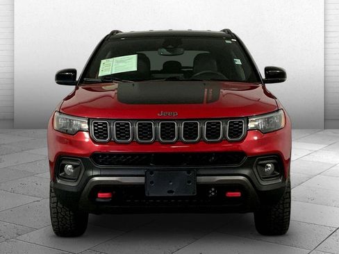 Used 2025 Jeep Compass Trailhawk image 2