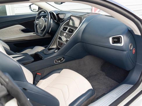 Used 2019 Aston Martin DBS Superleggera image 27
