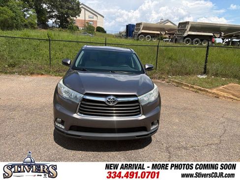 Used 2014 Toyota Highlander Limited FWD image 3