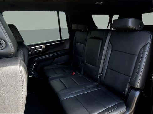 Used 2025 Chevrolet Suburban LT w/ Comfort Package AWD/4WD image 21
