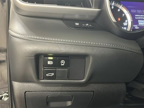 Used 2024 Toyota Highlander XLE image 27