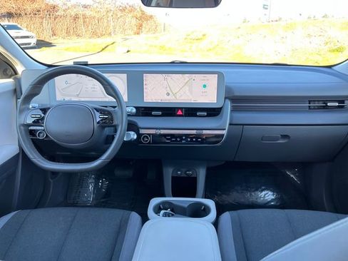 Used 2024 Hyundai Ioniq 5 SE image 12