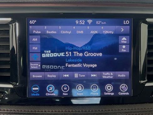 Used 2020 Chrysler Pacifica Limited FWD image 21