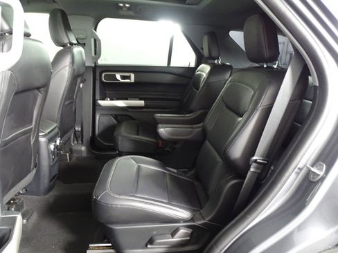 Used 2021 Ford Explorer XLT w/ Equipment Group 202A image 14