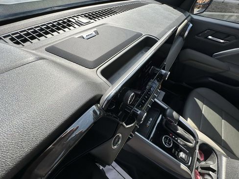 Used 2025 Chevrolet Colorado ZR2 w/ Technology Package image 17