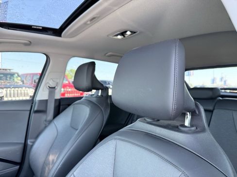Used 2024 Kia Niro SX Touring image 24