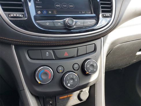 Used 2018 Chevrolet Trax LT w/ LT Convenience Package image 29