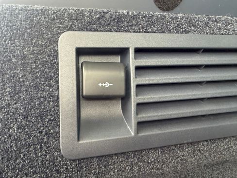 Used 2020 Land Rover Range Rover HSE image 25