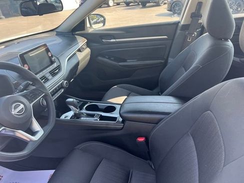 Used 2023 Nissan Altima 2.5 SV image 16