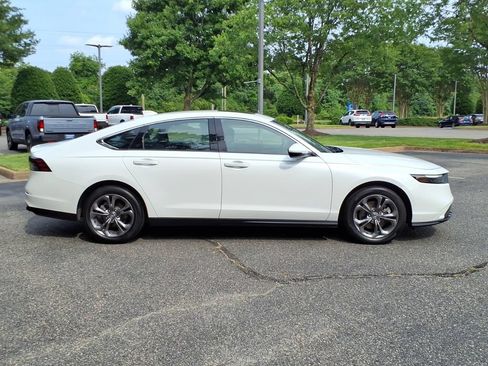 Used 2023 Honda Accord EX-L image 2