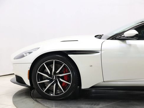Used 2017 Aston Martin DB11 V12 image 10