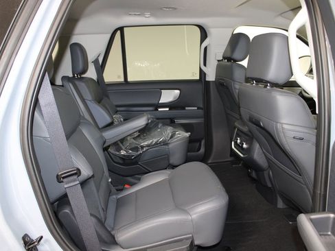 New 2026 Ford Expedition Active image 32