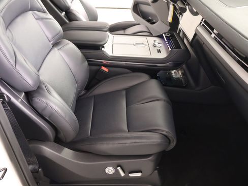 New 2026 Lincoln Navigator L Reserve AWD/4WD image 14