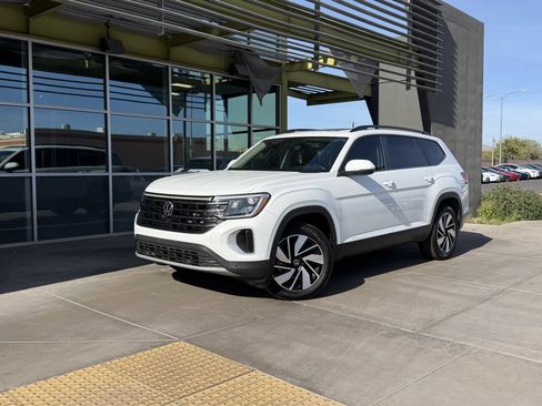Used 2025 Volkswagen Atlas SE w/ Panoramic Sunroof Package image 1