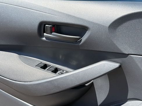 Used 2025 Toyota Corolla LE FWD image 14