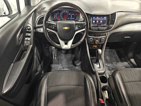 Used 2022 Chevrolet Trax LT w/ Driver Confidence Package AWD/4WD image 4