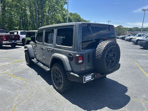 Used 2023 Jeep Wrangler Unlimited Sahara w/ Cold Weather Group AWD/4WD image 7