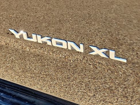 Used 2018 GMC Yukon XL SLT image 8