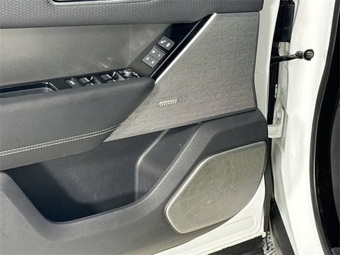 Used 2020 Land Rover Range Rover Velar S image 21