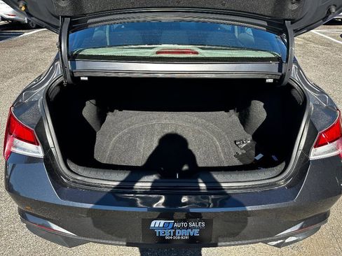 Used 2021 Hyundai Elantra SE image 13