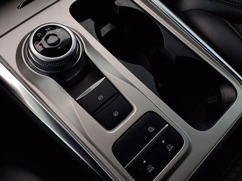 Used 2022 Ford Explorer Platinum w/ Technology Package image 21