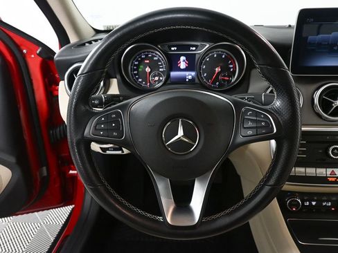 Used 2019 Mercedes-Benz GLA 250 4MATIC image 2