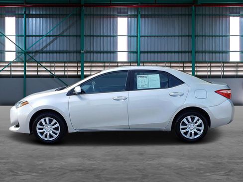 Used 2017 Toyota Corolla LE image 2