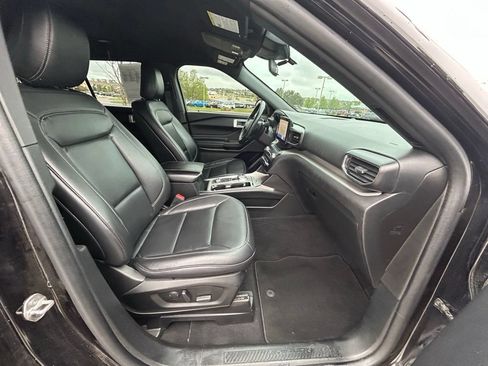 Used 2020 Ford Explorer XLT w/ Equipment Group 202A AWD/4WD image 34