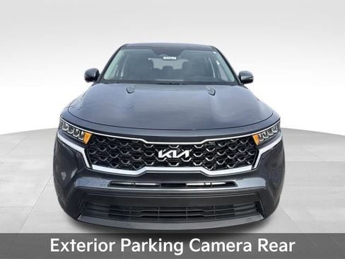 Used 2023 Kia Sorento LX image 9