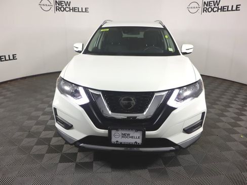 Used 2020 Nissan Rogue SV image 2