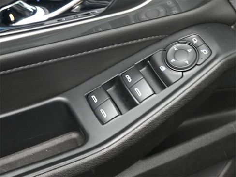 Used 2022 Chevrolet Traverse LT image 21