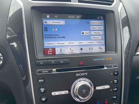 Used 2017 Ford Explorer Limited w/ Equipment Group 301A FWD image 13