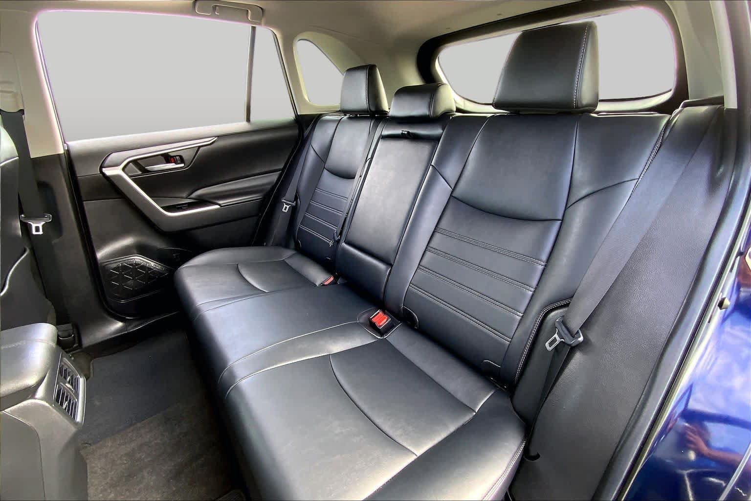 Used 2021 Toyota RAV4 XLE Premium AWD/4WD image 20