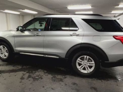 Used 2022 Ford Explorer XLT w/ Equipment Group 202A image 6