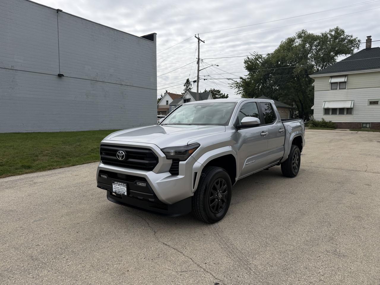 Used 2024 Toyota Tacoma SR5 AWD/4WD image 3