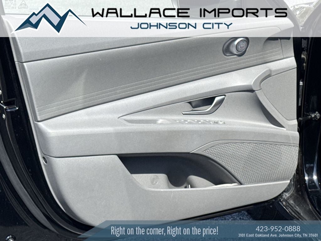 Used 2023 Hyundai Elantra SEL w/ Cargo Package FWD image 12