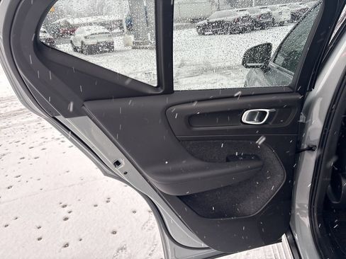 Certified 2025 Volvo XC40 B5 Plus image 36