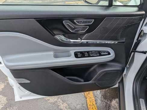 Used 2020 Lincoln Corsair Standard AWD w/ Premium Package image 14